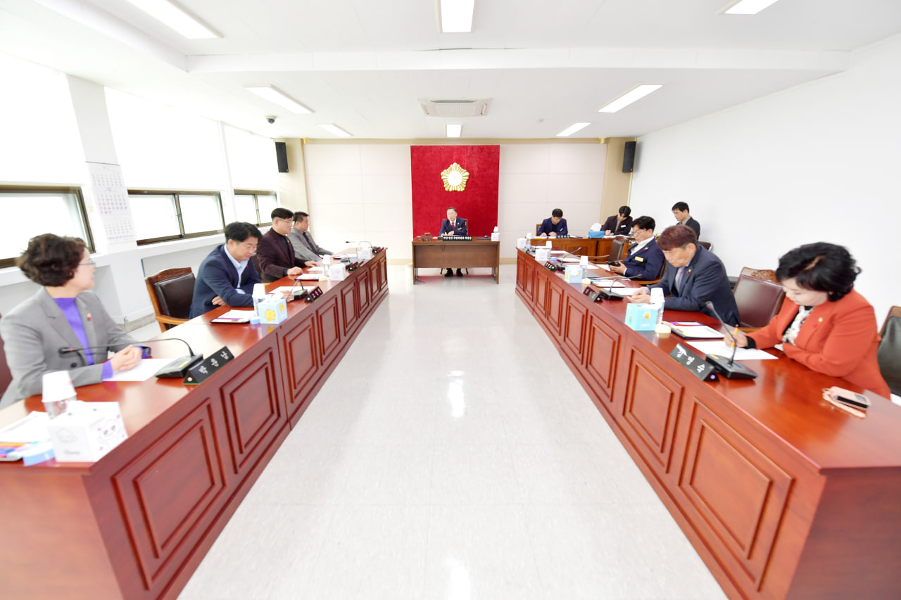 '제282회 문경시의회 제2차 정례회' 게시글의 사진(7) 'photo_7_2024-12-05_10-58-06.jpg' '제282회 문경시의회 제2차 정례회' 게시글의 사진(7) 'photo_7_2024-12-05_10-58-06.jpg'
