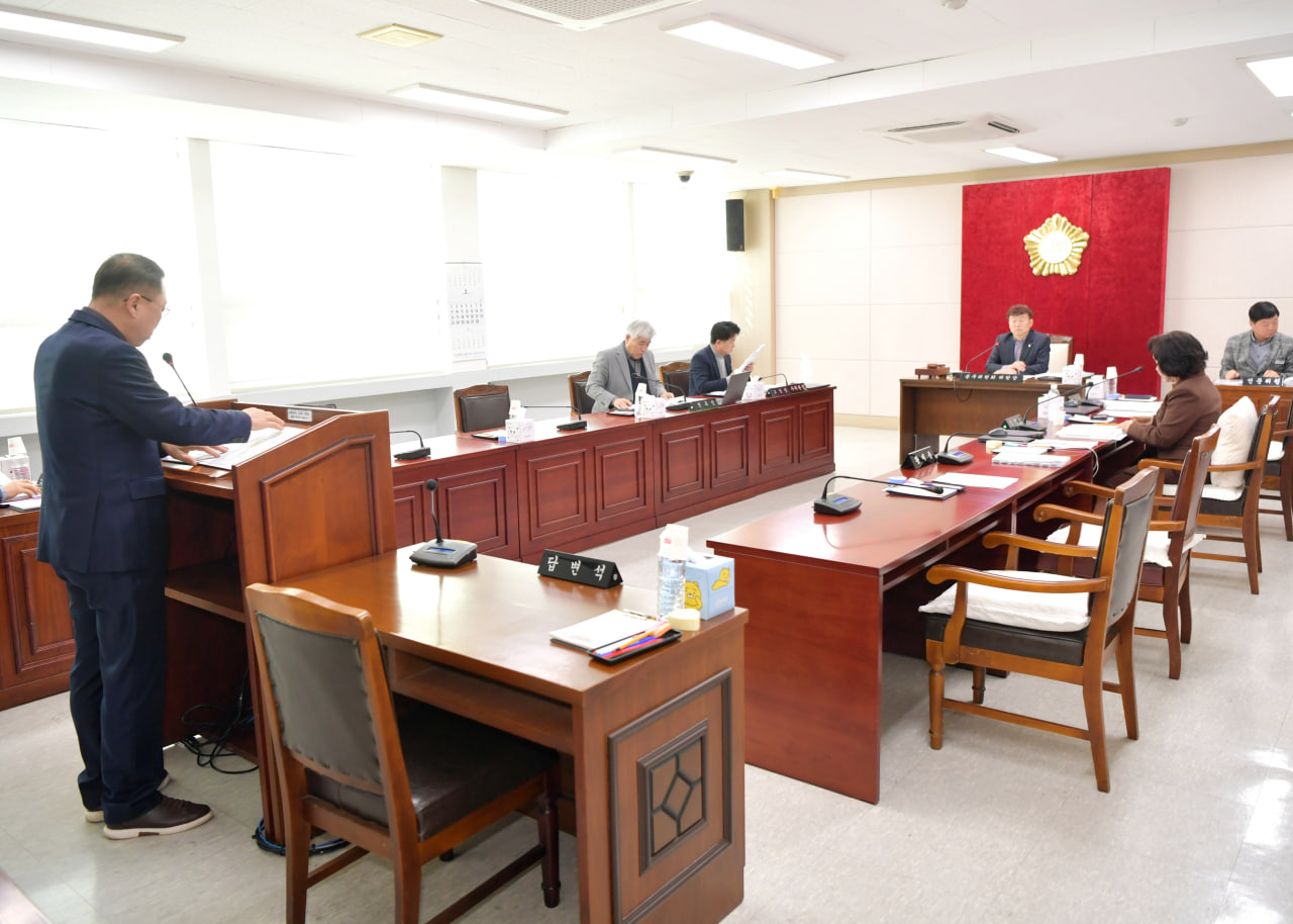 '제283회 문경시의회 임시회 상임위원회 활동' 게시글의 사진(8) 'photo_6_2025-03-03_15-55-31.jpg' '제283회 문경시의회 임시회 상임위원회 활동' 게시글의 사진(8) 'photo_6_2025-03-03_15-55-31.jpg'