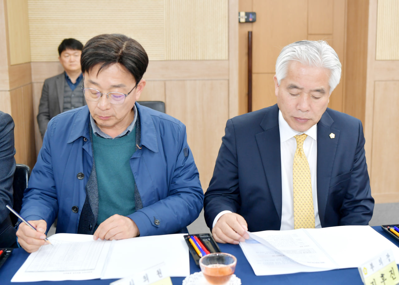 '문경오미자청 유럽수출 MOA 체결식' 게시글의 사진(4) 'photo_3_2025-03-19_09-04-51.jpg' '문경오미자청 유럽수출 MOA 체결식' 게시글의 사진(4) 'photo_3_2025-03-19_09-04-51.jpg'