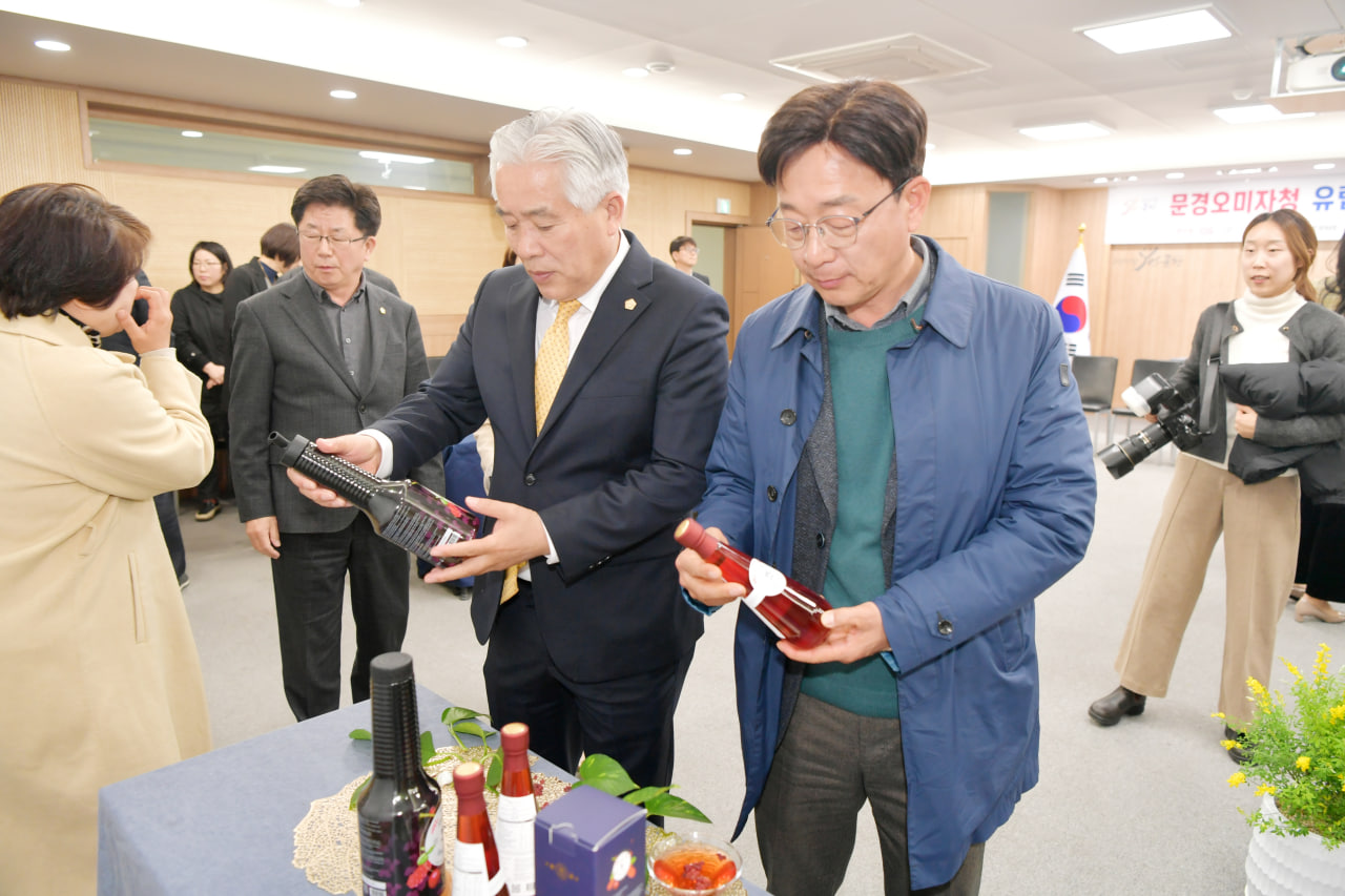 '문경오미자청 유럽수출 MOA 체결식' 게시글의 사진(14) 'photo_16_2025-03-19_09-04-51.jpg' '문경오미자청 유럽수출 MOA 체결식' 게시글의 사진(14) 'photo_16_2025-03-19_09-04-51.jpg'