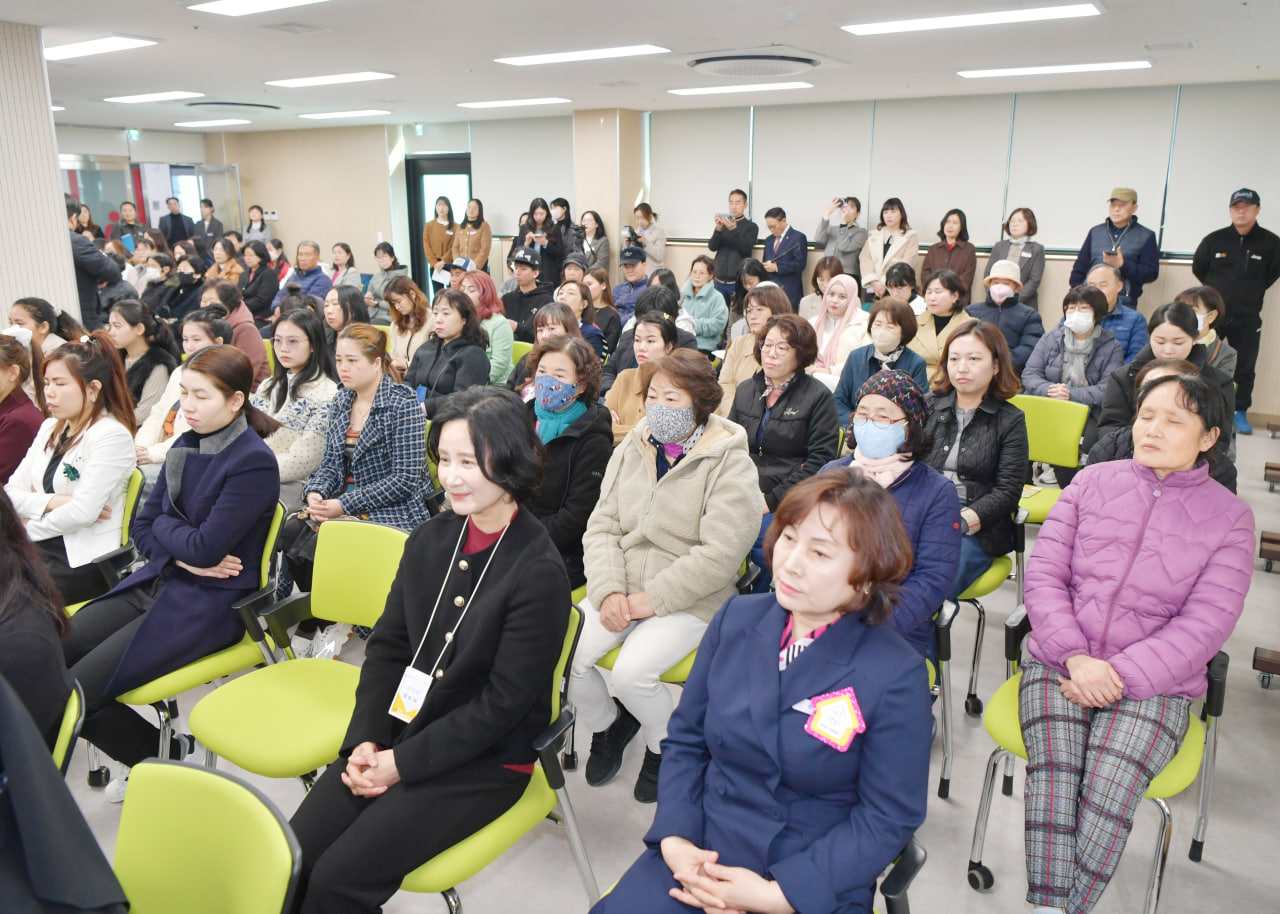 '문경시 가족센터 이전 개소식' 게시글의 사진(6) 'photo_17_2025-03-20_08-46-32.jpg' '문경시 가족센터 이전 개소식' 게시글의 사진(6) 'photo_17_2025-03-20_08-46-32.jpg'
