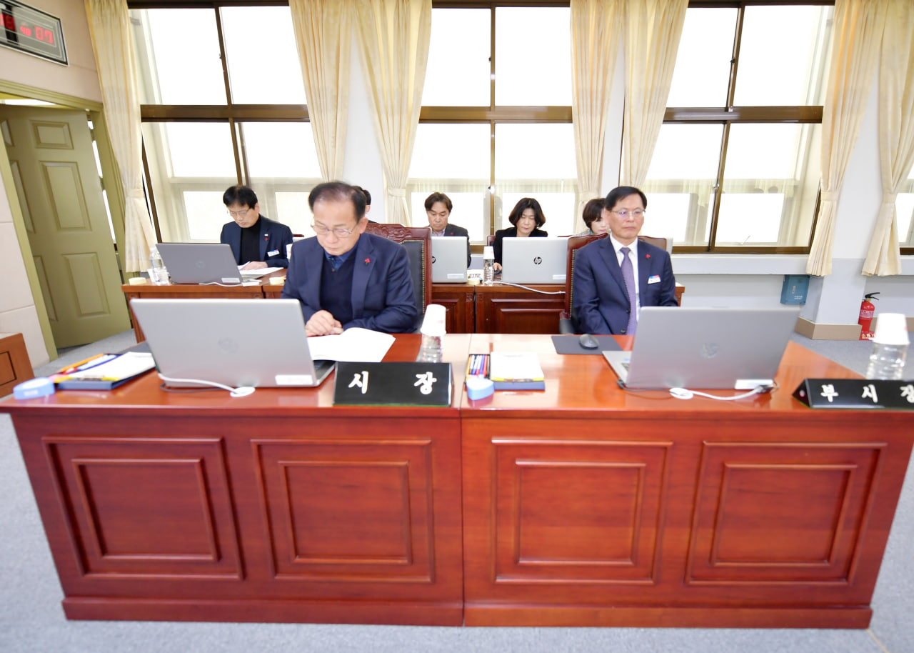 '제282회 문경시의회 제2차 정례회' 게시글의 사진(5) 'photo_13_2024-12-05_10-58-06.jpg' '제282회 문경시의회 제2차 정례회' 게시글의 사진(5) 'photo_13_2024-12-05_10-58-06.jpg'