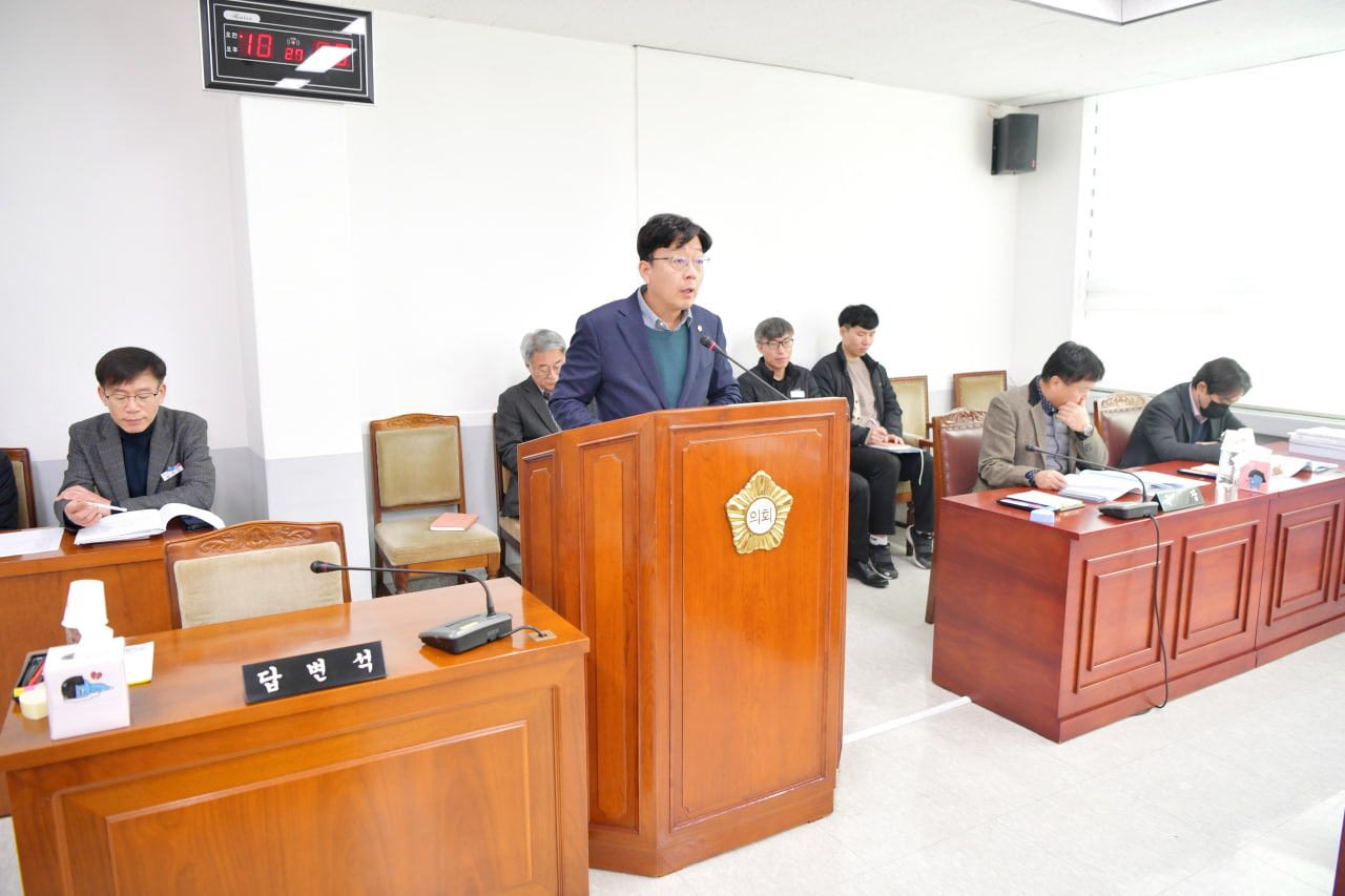 '제283회 문경시의회 임시회 상임위원회 활동' 게시글의 사진(11) 'photo_8_2025-03-03_15-55-31.jpg' '제283회 문경시의회 임시회 상임위원회 활동' 게시글의 사진(11) 'photo_8_2025-03-03_15-55-31.jpg'