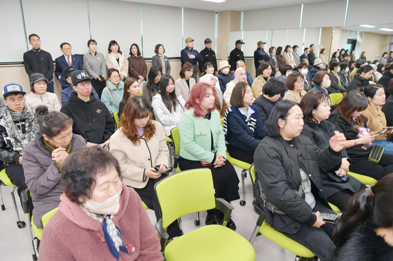 '문경시 가족센터 이전 개소식' 게시글의 사진(5) 'photo_11_2025-03-20_08-46-32.jpg' '문경시 가족센터 이전 개소식' 게시글의 사진(5) 'photo_11_2025-03-20_08-46-32.jpg'