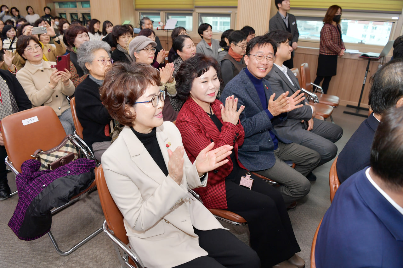 '2023년 여성회관 교육 수료식' 게시글의 사진(3) 'photo_4_2023-12-14_09-13-39.jpg'