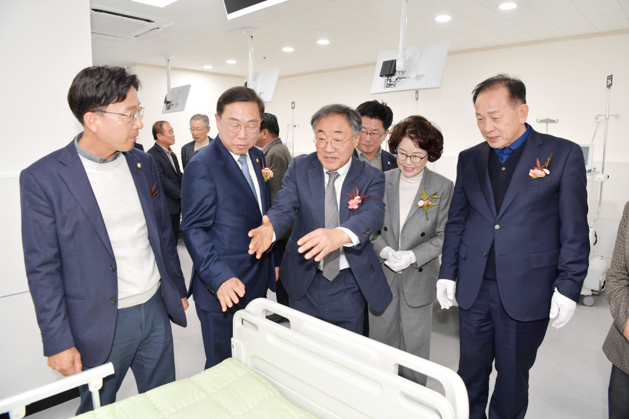 '시립문경요양병원 인공신장센터 개소식' 게시글의 사진(12) 'photo_20_2024-11-24_11-43-46.jpg' '시립문경요양병원 인공신장센터 개소식' 게시글의 사진(12) 'photo_20_2024-11-24_11-43-46.jpg'