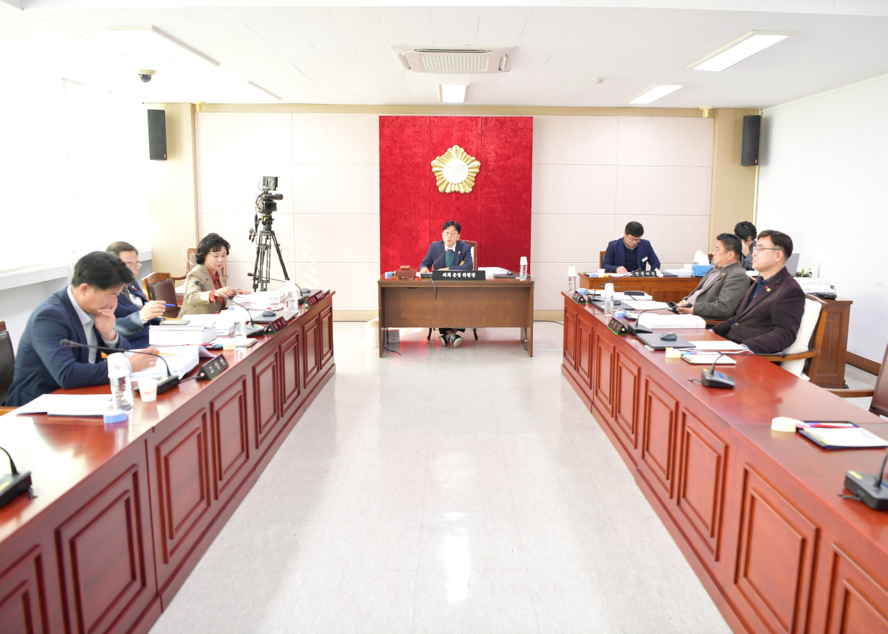 '제282회 문경시의회 제2차 정례회' 게시글의 사진(14) 'photo_18_2024-12-05_10-58-06.jpg' '제282회 문경시의회 제2차 정례회' 게시글의 사진(14) 'photo_18_2024-12-05_10-58-06.jpg'