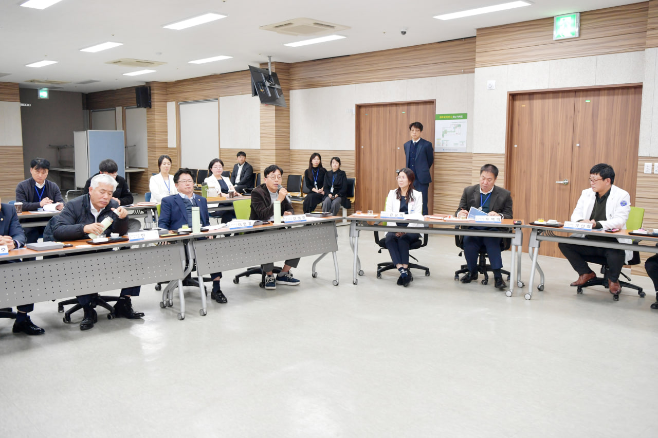 '문경시민 의료이용 불편.불만 접수건 분석결과 보고회' 게시글의 사진(8) 'photo_6_2024-12-02_19-59-50.jpg' '문경시민 의료이용 불편.불만 접수건 분석결과 보고회' 게시글의 사진(8) 'photo_6_2024-12-02_19-59-50.jpg'