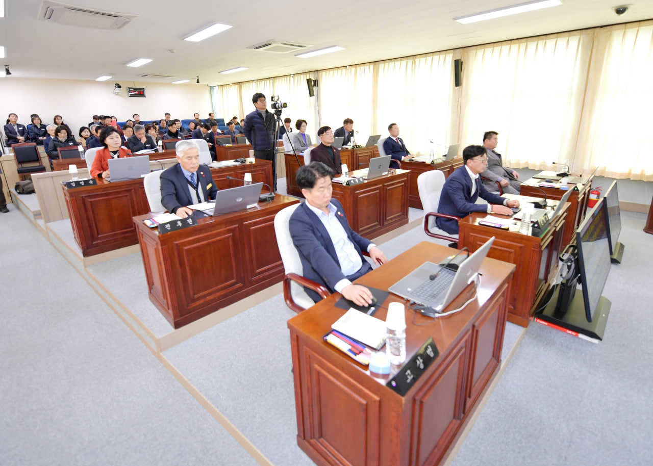 '제282회 문경시의회 제2차 정례회' 게시글의 사진(4) 'photo_27_2024-12-05_10-58-06.jpg' '제282회 문경시의회 제2차 정례회' 게시글의 사진(4) 'photo_27_2024-12-05_10-58-06.jpg'