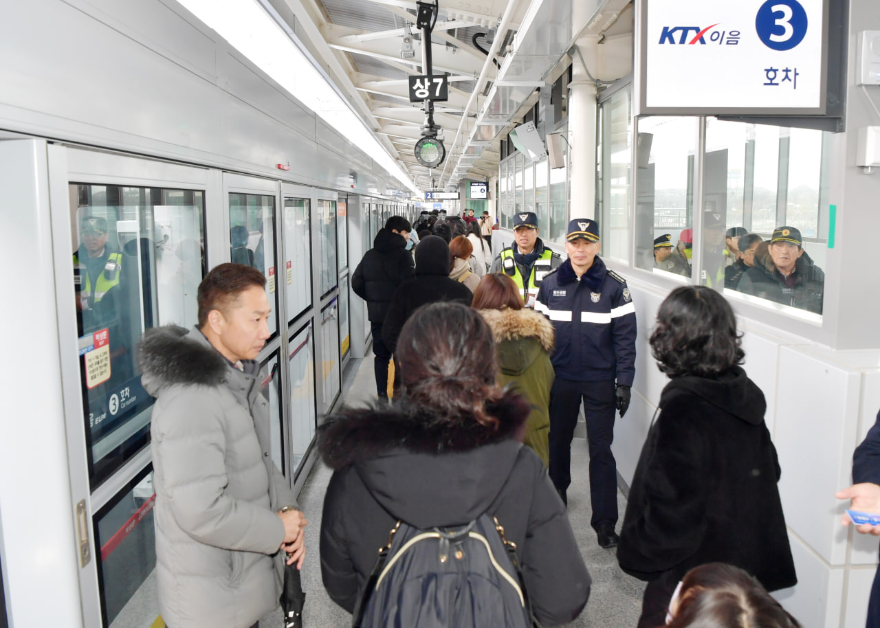 '중부내륙선(충주-문경) KTX 개통식' 게시글의 사진(7) 'photo_16_2024-11-28_15-07-13.jpg' '중부내륙선(충주-문경) KTX 개통식' 게시글의 사진(7) 'photo_16_2024-11-28_15-07-13.jpg'