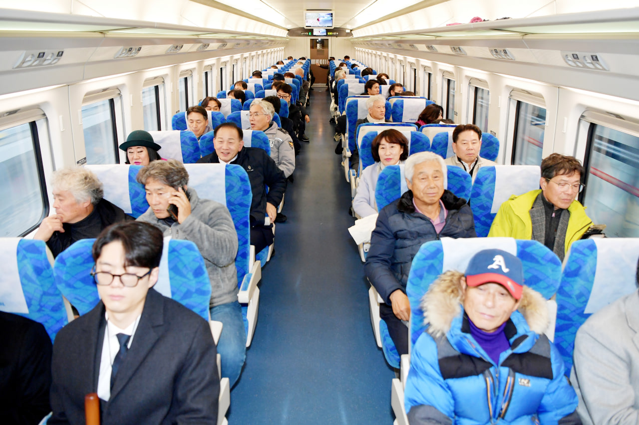 '중부내륙선(충주-문경) KTX 개통식' 게시글의 사진(9) 'photo_5_2024-11-28_15-07-13.jpg' '중부내륙선(충주-문경) KTX 개통식' 게시글의 사진(9) 'photo_5_2024-11-28_15-07-13.jpg'
