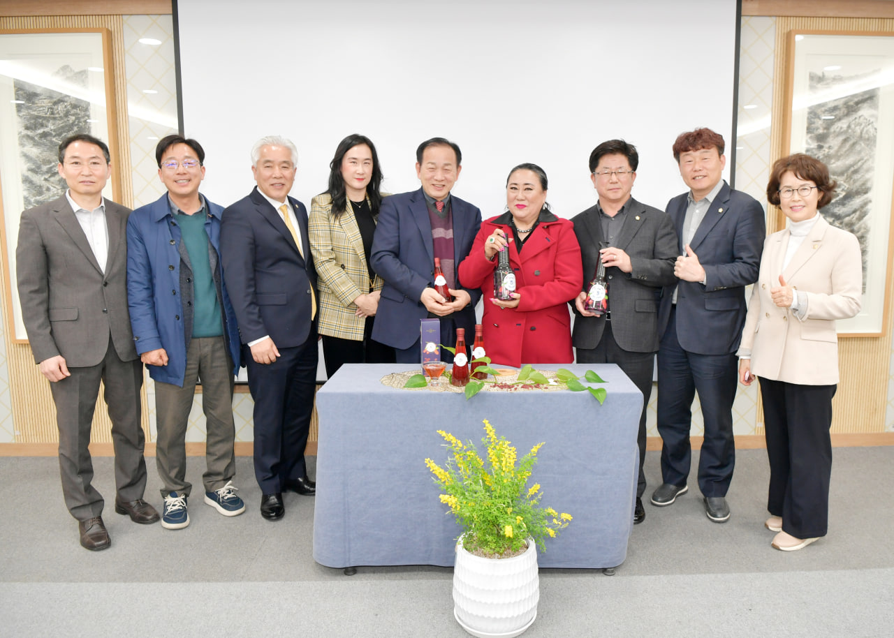 '문경오미자청 유럽수출 MOA 체결식' 게시글의 사진(16) 'photo_19_2025-03-19_09-04-51.jpg' '문경오미자청 유럽수출 MOA 체결식' 게시글의 사진(16) 'photo_19_2025-03-19_09-04-51.jpg'