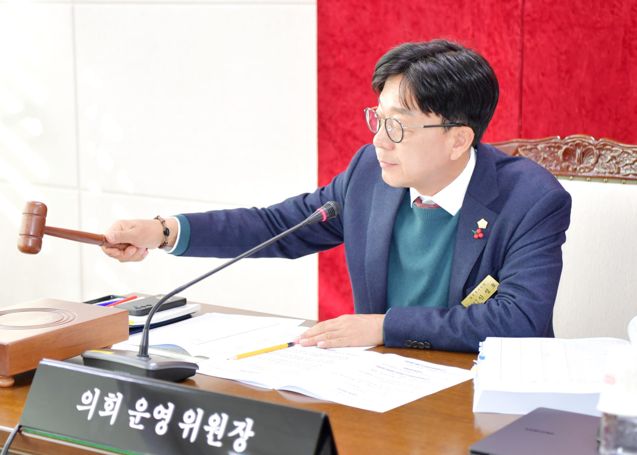 '제282회 문경시의회 제2차 정례회' 게시글의 사진(13) 'photo_17_2024-12-05_10-58-06.jpg' '제282회 문경시의회 제2차 정례회' 게시글의 사진(13) 'photo_17_2024-12-05_10-58-06.jpg'