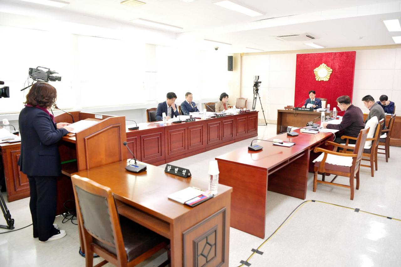 '제282회 문경시의회 제2차 정례회' 게시글의 사진(12) 'photo_22_2024-12-05_10-58-06.jpg' '제282회 문경시의회 제2차 정례회' 게시글의 사진(12) 'photo_22_2024-12-05_10-58-06.jpg'
