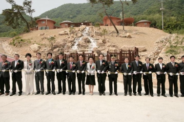 문경새재 국민여가 캠핑장 준공식 - 준공테이프 절단(2008. 5. 27 문경새재 캠핑장앞)