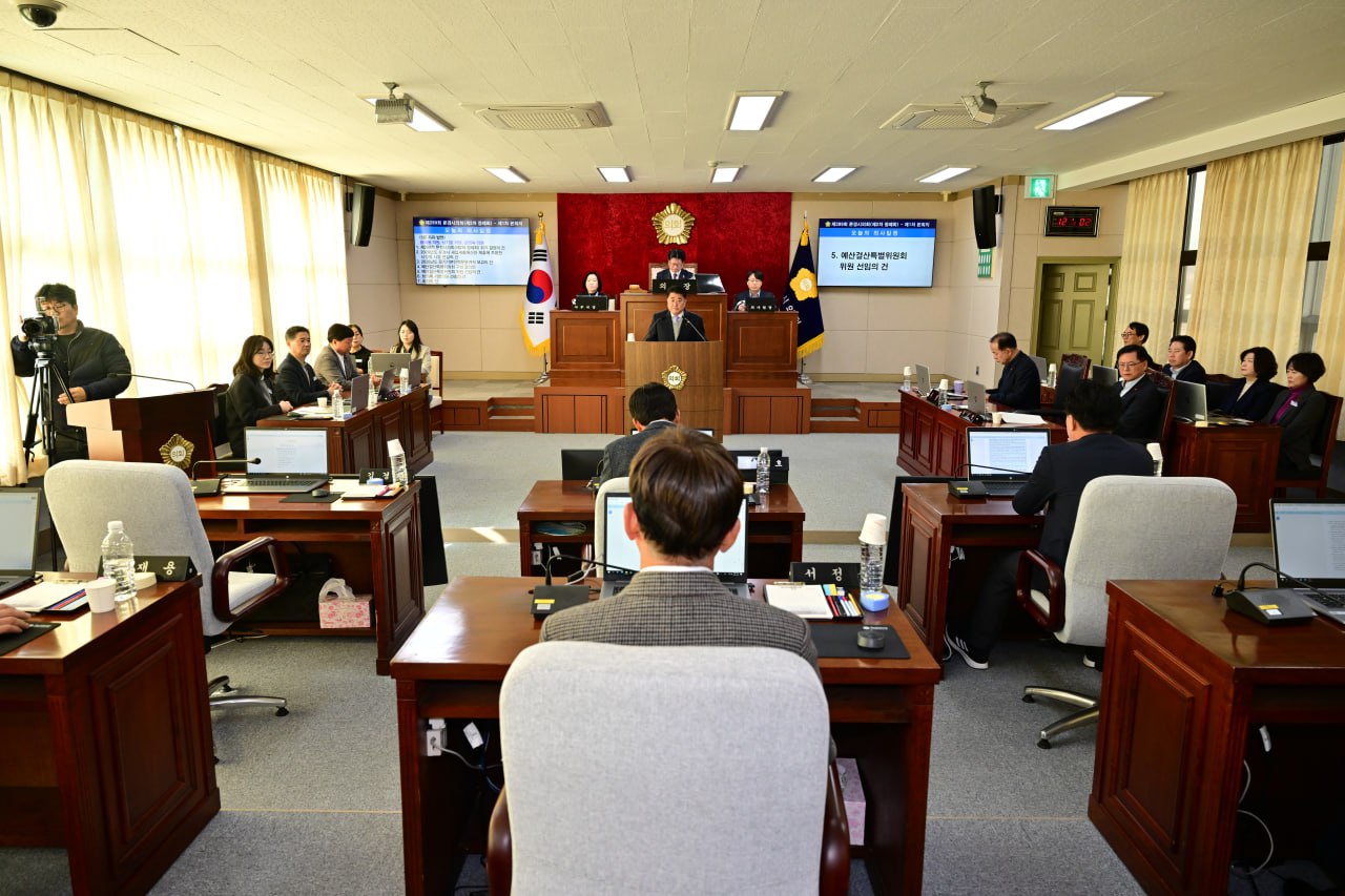 '문경시의회, 제289회 제2차 정례회 개회 - 2026년 예산안 및 기금운용 계획안, 제3회 추가경정예산안 등 심의·의결 -' 게시글의 사진(1) '251202_보도자료(문경시의회, 제289회 제2차 정례회 개회) (2).jpg'