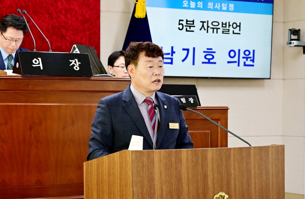 '문경시의회, 제291회 임시회 폐회' 게시글의 사진(3) '260401_5분 자유발언(남기호 의원)_영화「왕과 사는 남자」가 되살린.jpg'