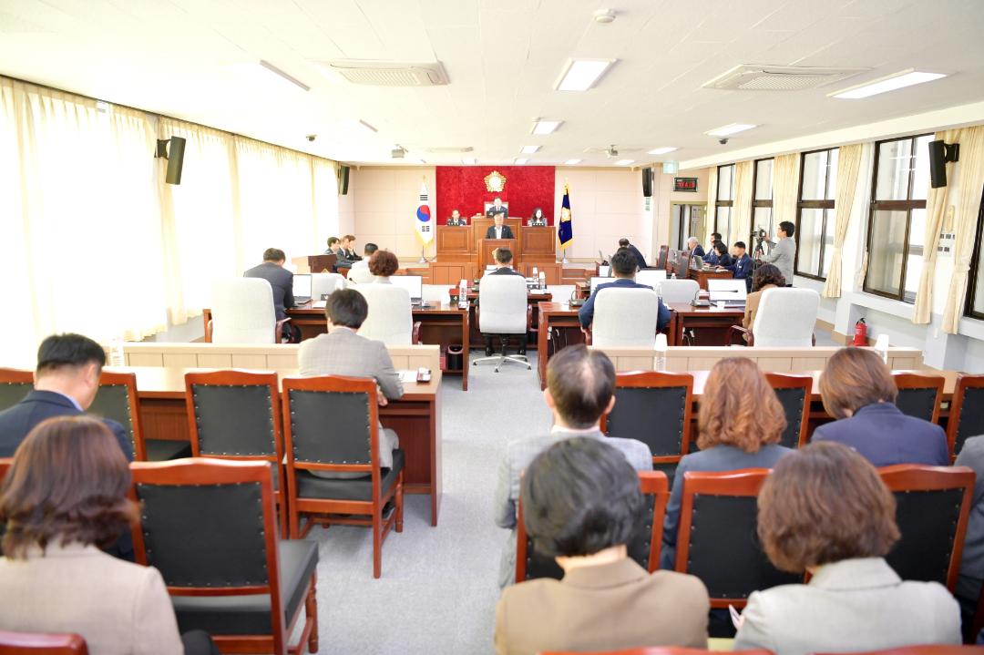 '제9대 문경시의회, 조례발의 역대 최고 수준 ‘정책으로 일하는 의회’ 입증' 게시글의 사진(2) '260107_보도자료(문경시의회_정책으로 일하는 의회) (2).jpg'