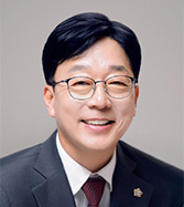 총무위원회 위원장 신성호 사진