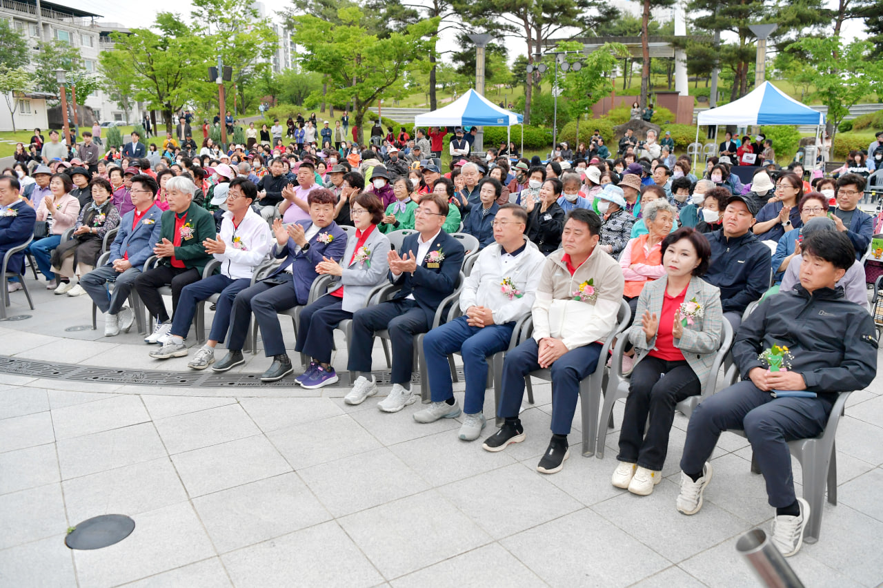 '모전공원 "장미원" 개장식' 게시글의 사진(5) 'photo_22_2025-05-26_10-18-24.jpg' '모전공원 "장미원" 개장식' 게시글의 사진(5) 'photo_22_2025-05-26_10-18-24.jpg'