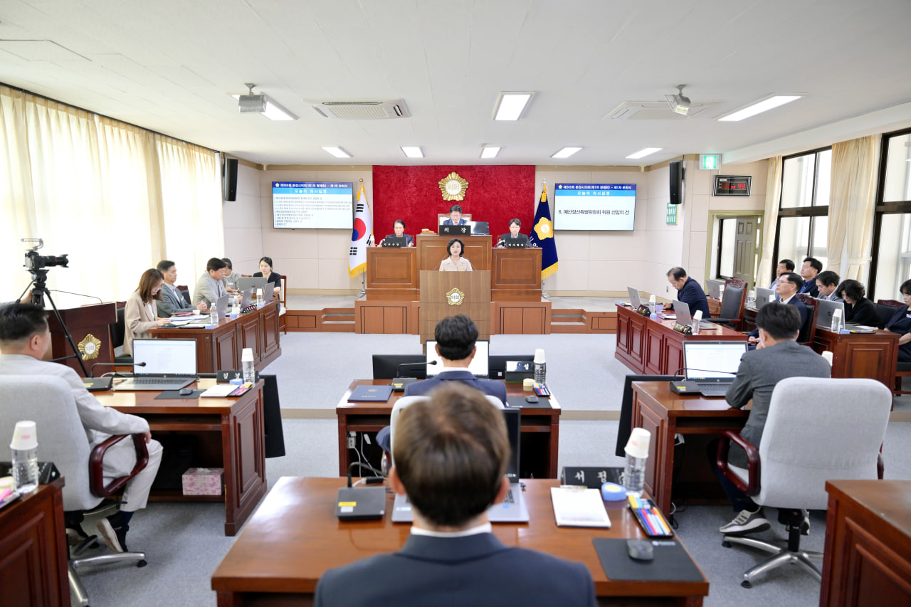 '제285회 문경시의회 제1차 정례회' 게시글의 사진(22) 'photo_17_2025-06-09_20-42-29.jpg' '제285회 문경시의회 제1차 정례회' 게시글의 사진(22) 'photo_17_2025-06-09_20-42-29.jpg'