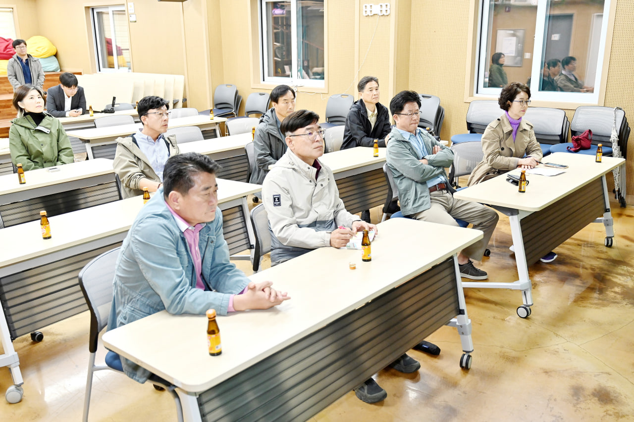 '빈점포활용방안연구회 현장 견학 - 경주 금리단길,황리단길' 게시글의 사진(4) 'photo_2_2024-10-21_20-51-43.jpg' '빈점포활용방안연구회 현장 견학 - 경주 금리단길,황리단길' 게시글의 사진(4) 'photo_2_2024-10-21_20-51-43.jpg'
