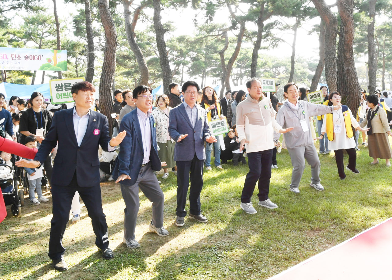 '제8회 숲 페스티벌' 게시글의 사진(6) 'photo_4_2024-10-14_09-24-10.jpg' '제8회 숲 페스티벌' 게시글의 사진(6) 'photo_4_2024-10-14_09-24-10.jpg'