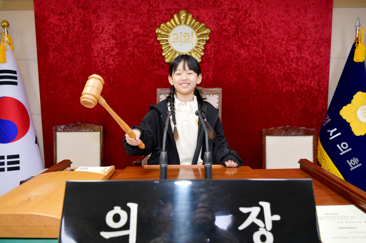 '문경교육지원청 주관 문경시의회 탐방' 게시글의 사진(19) 'photo_14_2024-11-24_11-46-25.jpg' '문경교육지원청 주관 문경시의회 탐방' 게시글의 사진(19) 'photo_14_2024-11-24_11-46-25.jpg'