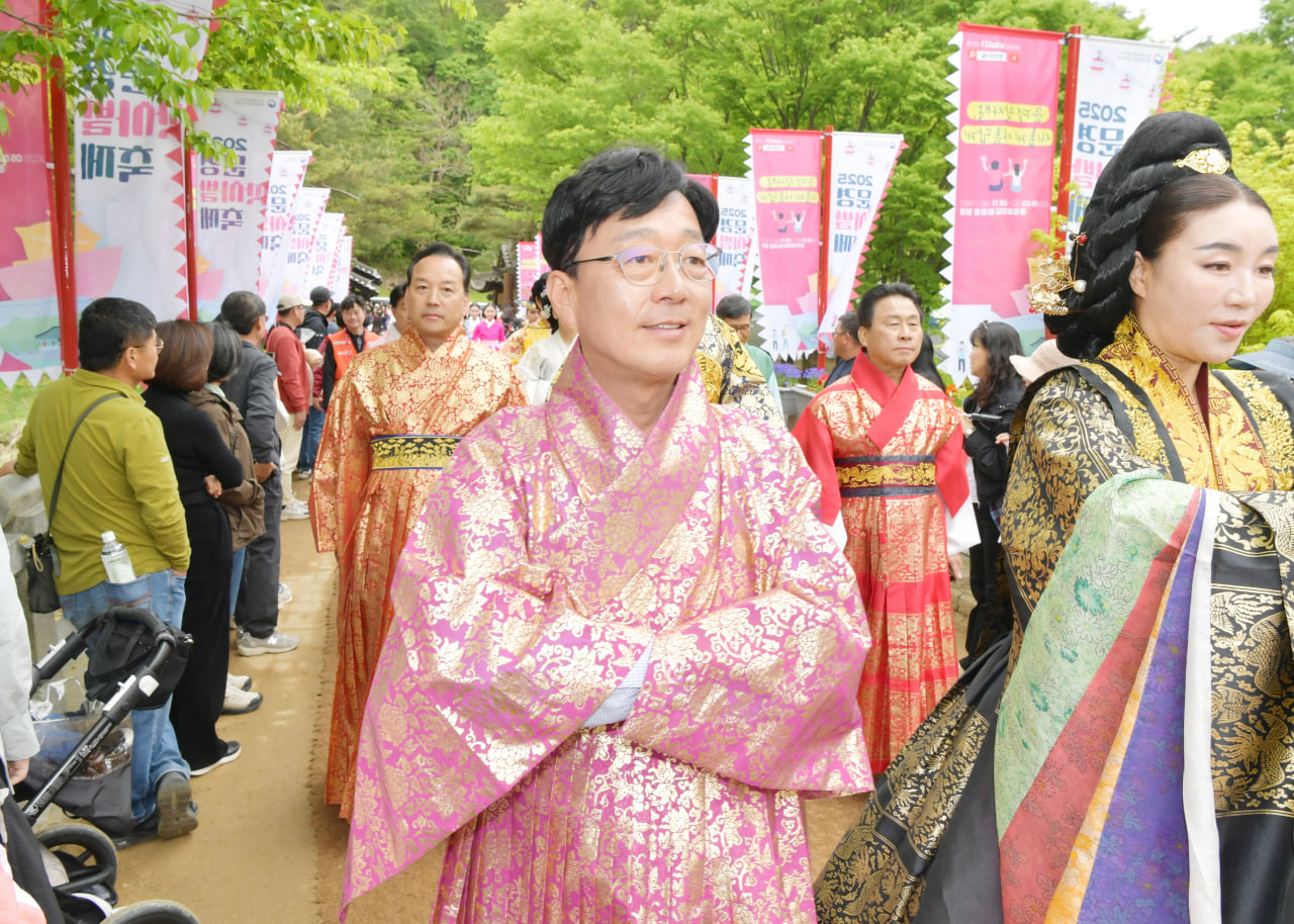 '2025 문경찻사발축제와 함께하는 한복패션쇼' 게시글의 사진(6) 'photo_13_2025-05-07_08-35-49.jpg' '2025 문경찻사발축제와 함께하는 한복패션쇼' 게시글의 사진(6) 'photo_13_2025-05-07_08-35-49.jpg'