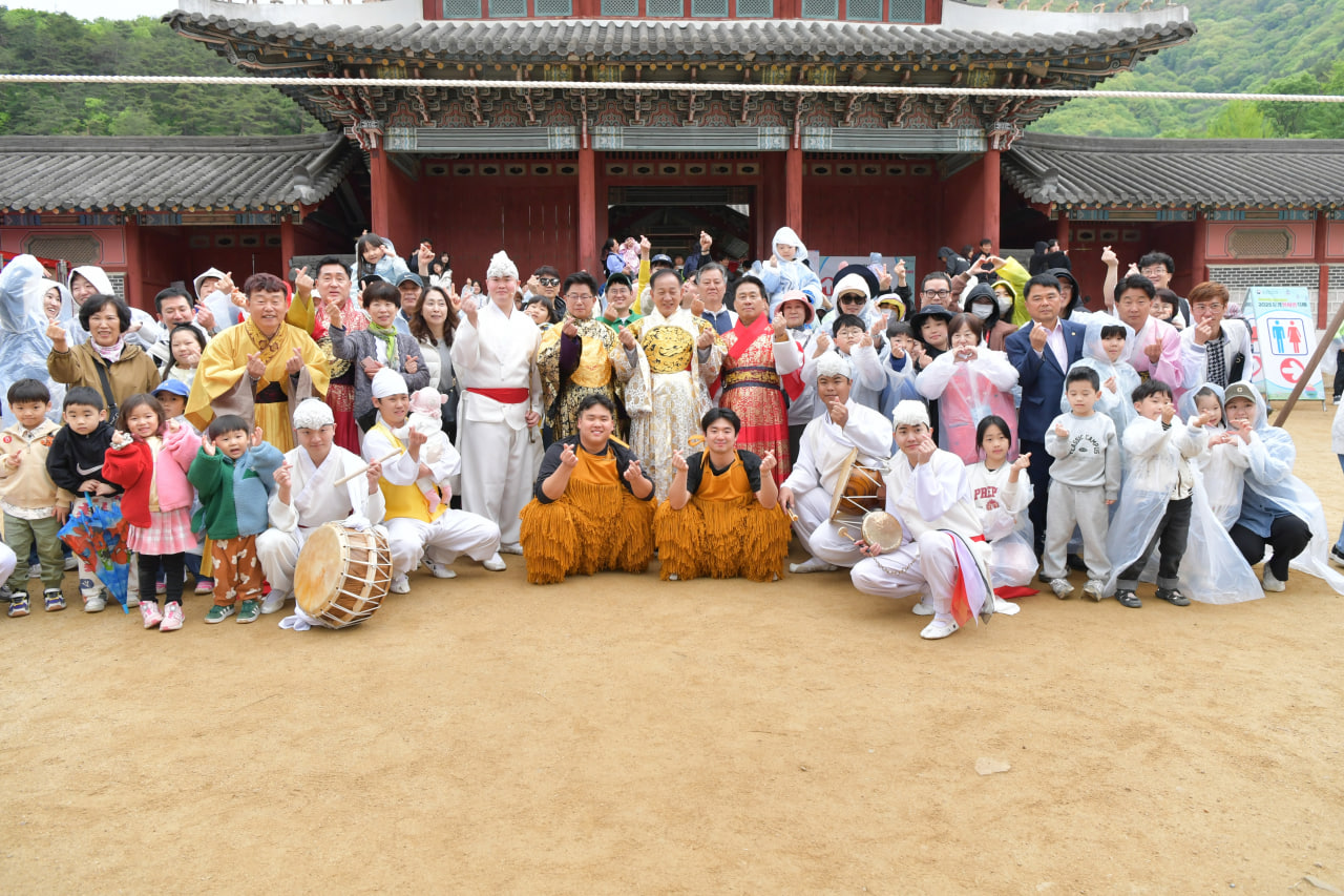 '2025 문경찻사발축제와 함께하는 한복패션쇼' 게시글의 사진(19) 'photo_1_2025-05-07_08-35-49.jpg' '2025 문경찻사발축제와 함께하는 한복패션쇼' 게시글의 사진(19) 'photo_1_2025-05-07_08-35-49.jpg'