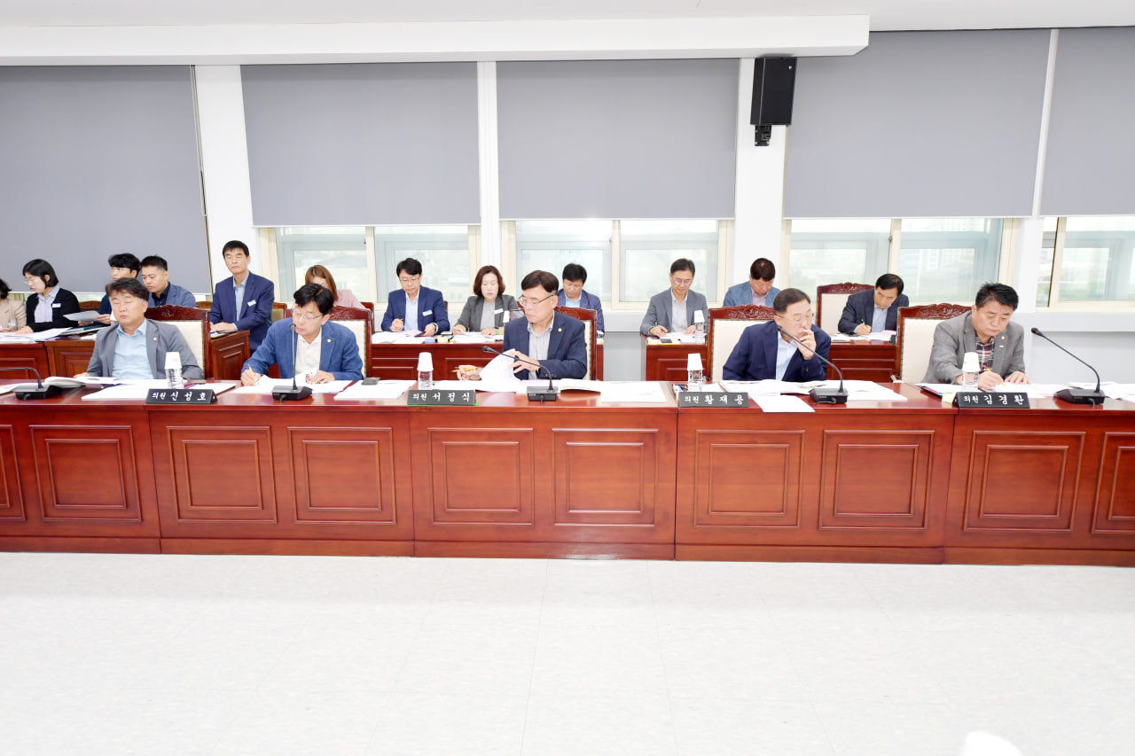 '10월 1차 의원협의회' 게시글의 사진(3) 'photo_2_2024-10-15_19-44-21.jpg' '10월 1차 의원협의회' 게시글의 사진(3) 'photo_2_2024-10-15_19-44-21.jpg'