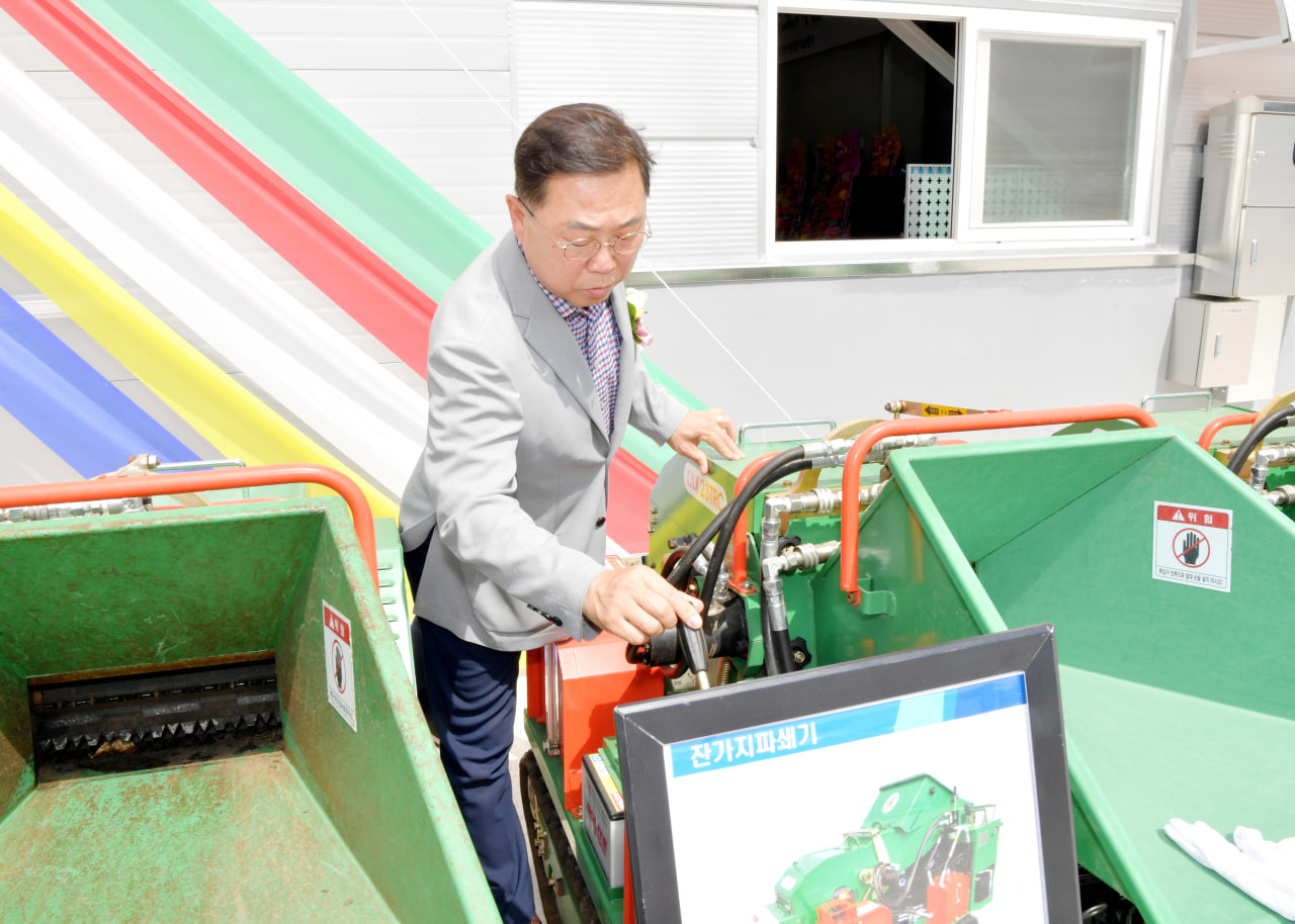 '농기계임대사업소 동로지점 개소식' 게시글의 사진(20) 'photo_3_2024-08-16_20-42-51.jpg' '농기계임대사업소 동로지점 개소식' 게시글의 사진(20) 'photo_3_2024-08-16_20-42-51.jpg'