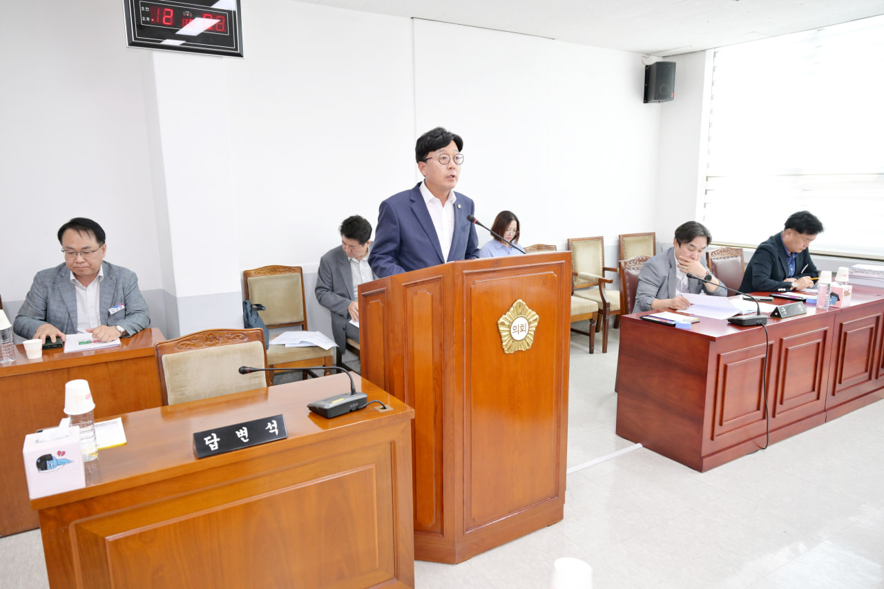 '제285회 문경시의회 제1차 정례회 산업건설위원회' 게시글의 사진(2) 'photo_6_2025-06-12_09-04-19.jpg' '제285회 문경시의회 제1차 정례회 산업건설위원회' 게시글의 사진(2) 'photo_6_2025-06-12_09-04-19.jpg'