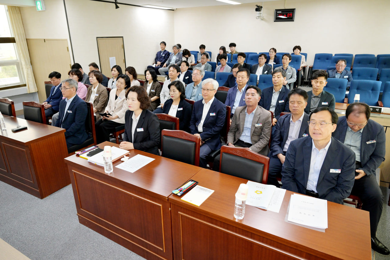 '제285회 문경시의회 제1차 정례회' 게시글의 사진(16) 'photo_13_2025-06-09_20-42-29.jpg' '제285회 문경시의회 제1차 정례회' 게시글의 사진(16) 'photo_13_2025-06-09_20-42-29.jpg'