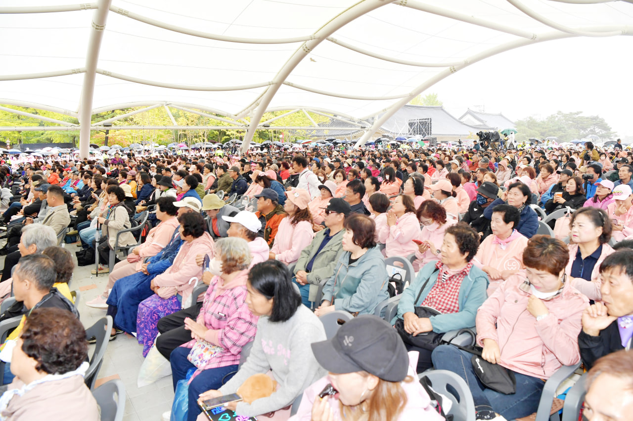 '2024 문경사과축제' 게시글의 사진(4) 'photo_2_2024-10-21_21-03-37.jpg' '2024 문경사과축제' 게시글의 사진(4) 'photo_2_2024-10-21_21-03-37.jpg'