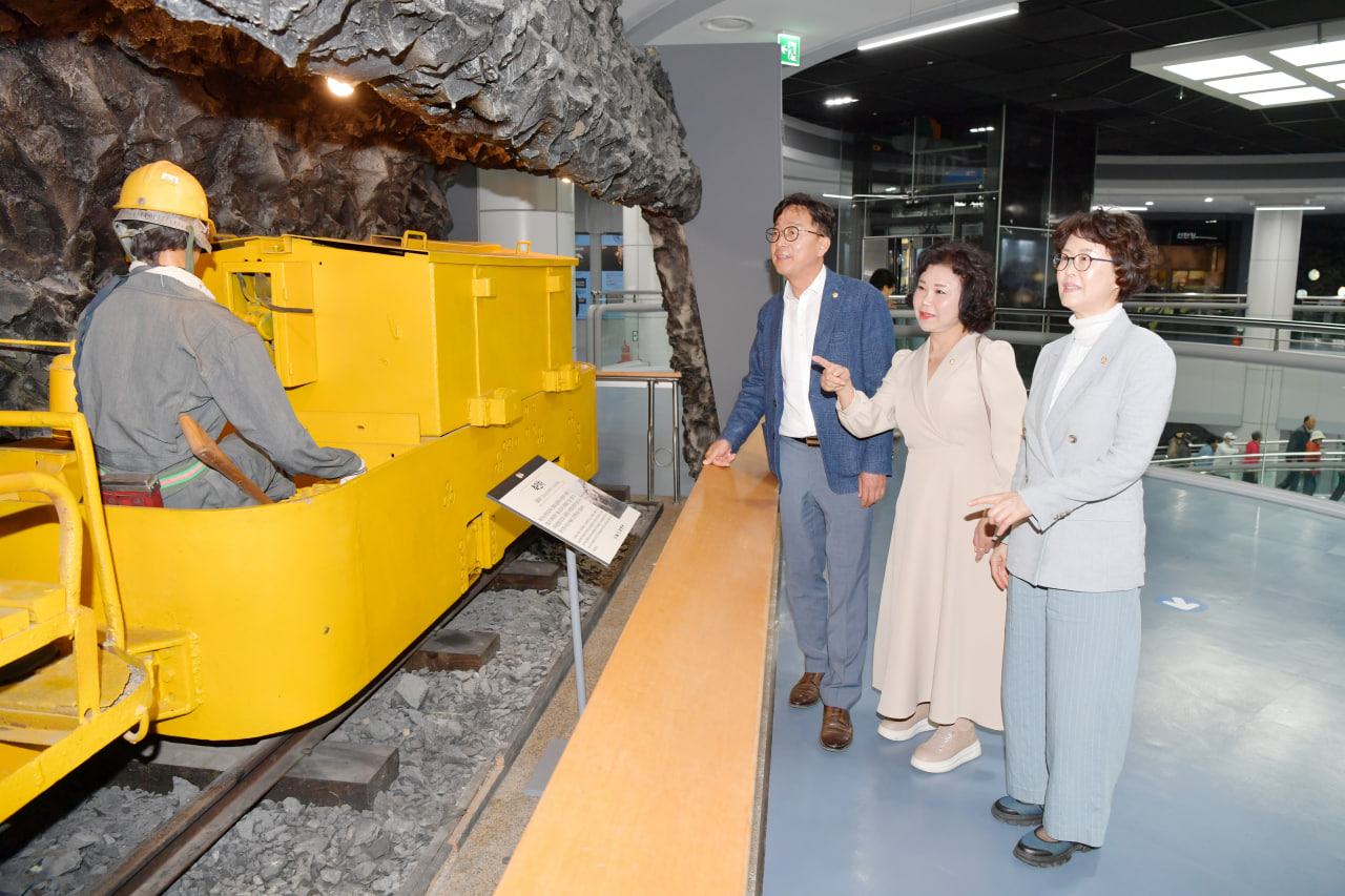 '문경 석탄박물과 재개관 기념식' 게시글의 사진(9) 'photo_2_2024-05-09_20-19-19.jpg' '문경 석탄박물과 재개관 기념식' 게시글의 사진(9) 'photo_2_2024-05-09_20-19-19.jpg'