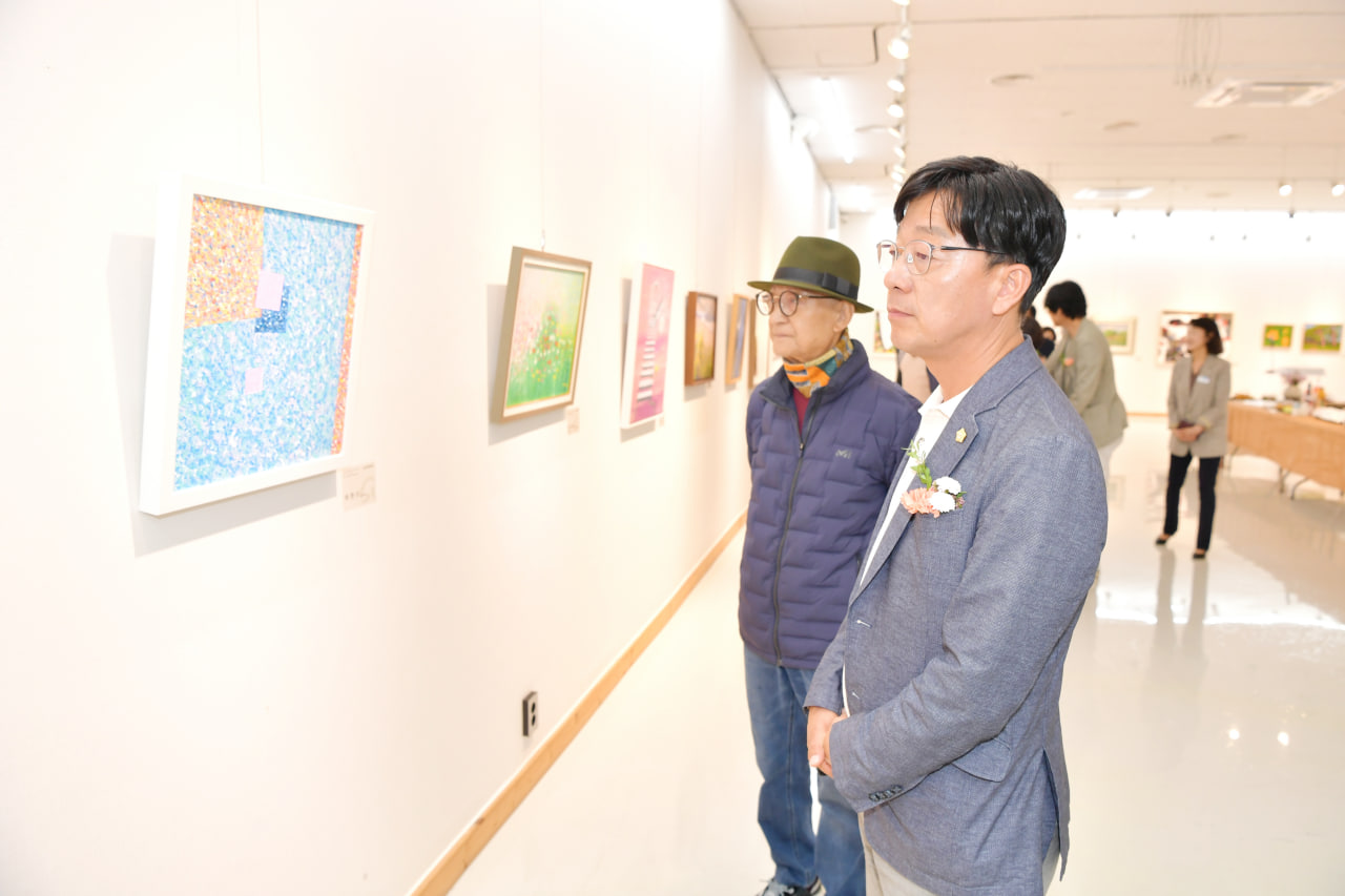 '제38회 문경미술협회전 개회식' 게시글의 사진(6) 'photo_10_2024-10-14_09-23-30.jpg' '제38회 문경미술협회전 개회식' 게시글의 사진(6) 'photo_10_2024-10-14_09-23-30.jpg'