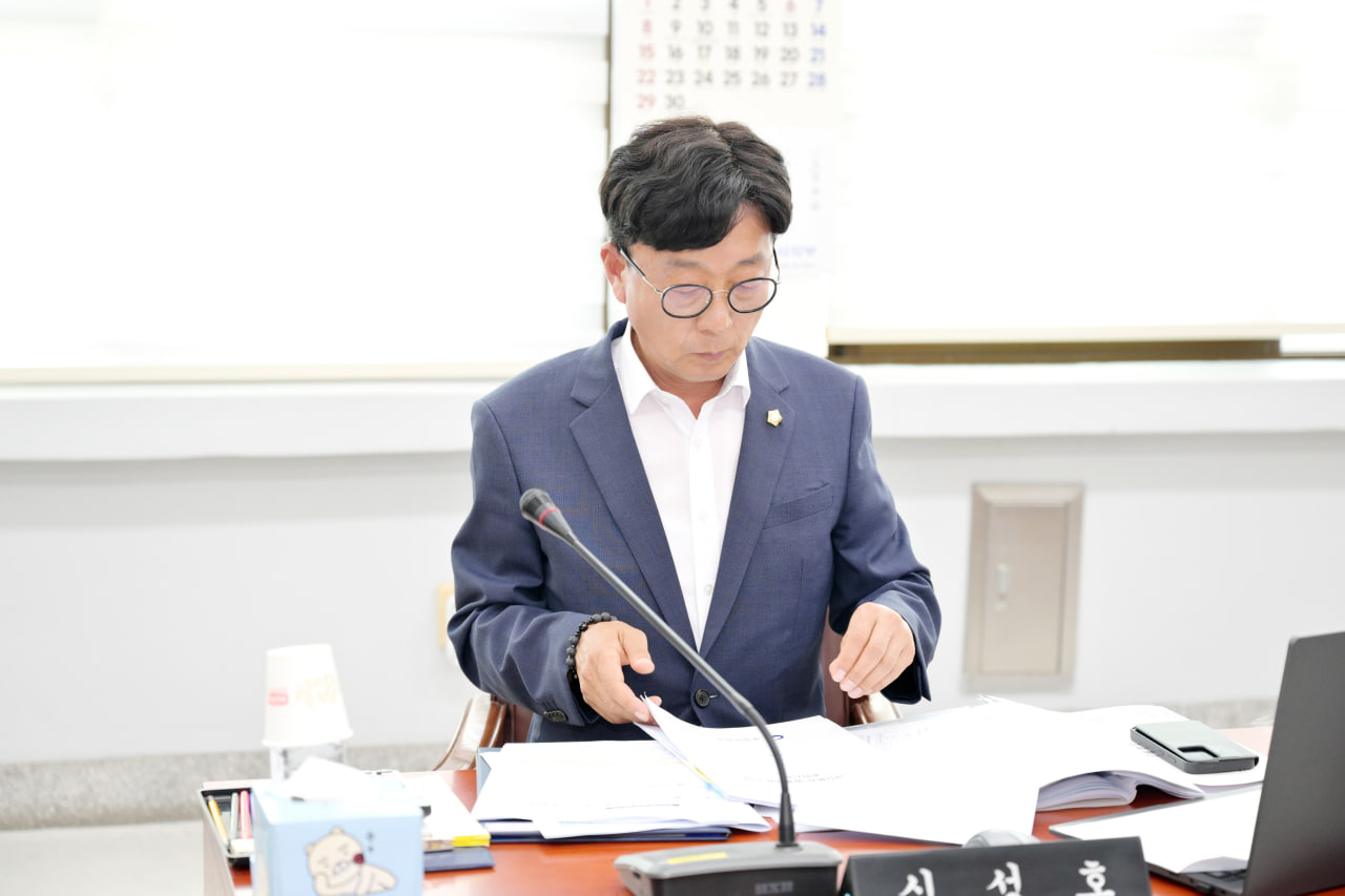 '제285회 문경시의회 제1차 정례회 산업건설위원회' 게시글의 사진(6) 'photo_8_2025-06-12_09-04-19.jpg' '제285회 문경시의회 제1차 정례회 산업건설위원회' 게시글의 사진(6) 'photo_8_2025-06-12_09-04-19.jpg'