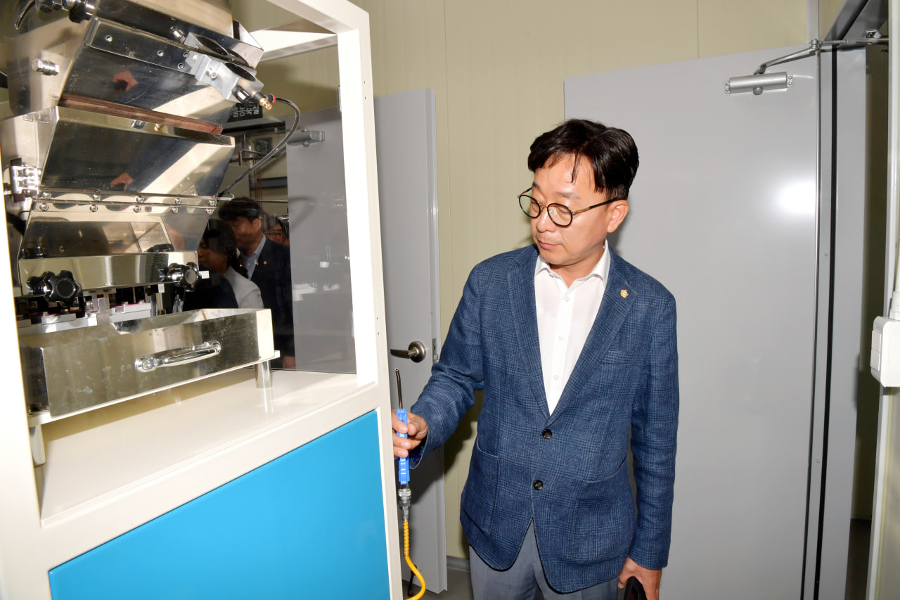 '문경시 농산품융합복합고도화 종합가공센터' 게시글의 사진(11) 'photo_6_2024-05-09_20-20-14.jpg' '문경시 농산품융합복합고도화 종합가공센터' 게시글의 사진(11) 'photo_6_2024-05-09_20-20-14.jpg'