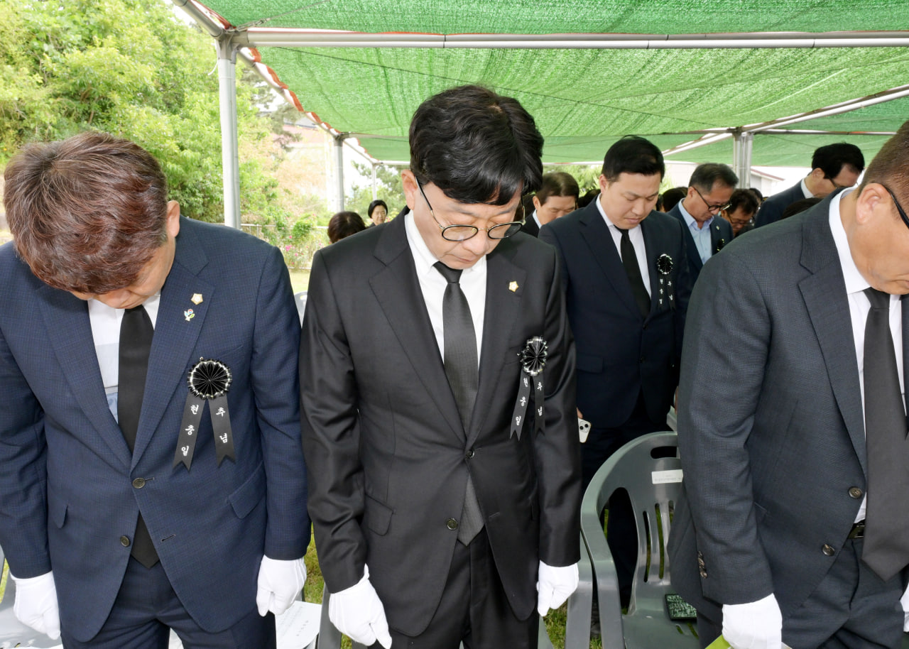 '제70회 현충일 추념식' 게시글의 사진(4) 'photo_19_2025-06-09_09-42-39.jpg' '제70회 현충일 추념식' 게시글의 사진(4) 'photo_19_2025-06-09_09-42-39.jpg'