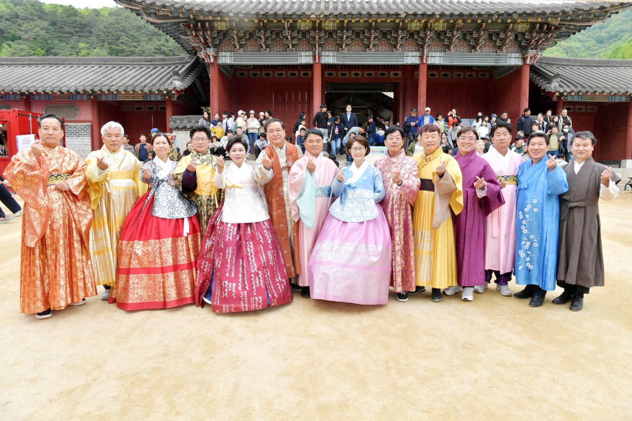 '2025 문경찻사발축제와 함께하는 한복패션쇼' 게시글의 사진(23) 'photo_21_2025-05-07_08-35-49.jpg' '2025 문경찻사발축제와 함께하는 한복패션쇼' 게시글의 사진(23) 'photo_21_2025-05-07_08-35-49.jpg'