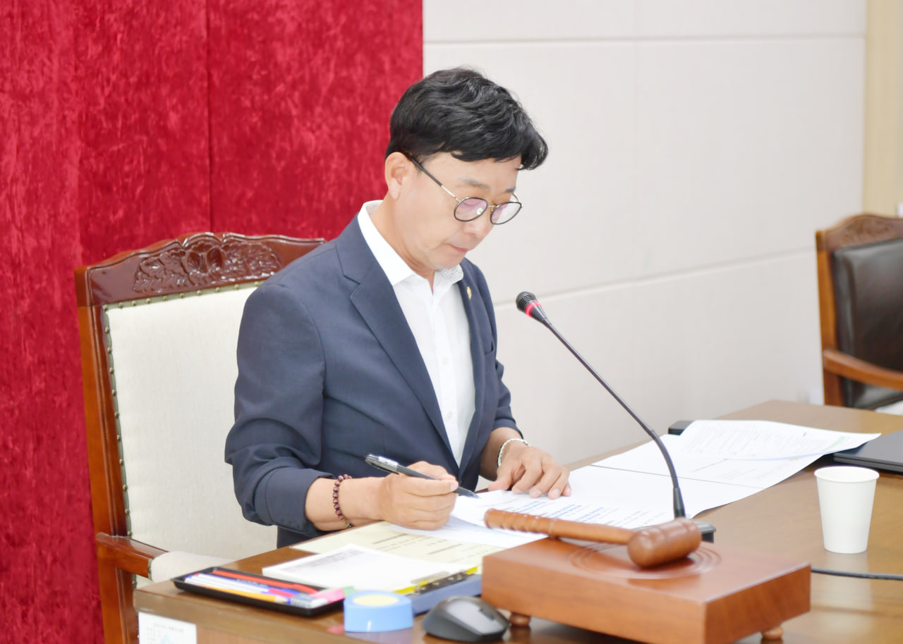 '제284회 문경시의회 임시회 폐회중 운영위원회' 게시글의 사진(8) 'photo_4_2025-05-26_20-08-38.jpg' '제284회 문경시의회 임시회 폐회중 운영위원회' 게시글의 사진(8) 'photo_4_2025-05-26_20-08-38.jpg'