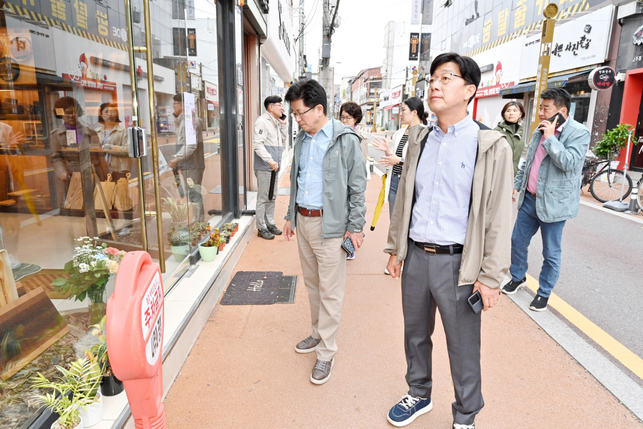 '빈점포활용방안연구회 현장 견학 - 경주 금리단길,황리단길' 게시글의 사진(17) 'photo_6_2024-10-21_20-51-43.jpg' '빈점포활용방안연구회 현장 견학 - 경주 금리단길,황리단길' 게시글의 사진(17) 'photo_6_2024-10-21_20-51-43.jpg'