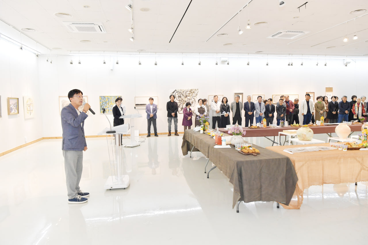 '제38회 문경미술협회전 개회식' 게시글의 사진(2) 'photo_5_2024-10-14_09-23-30.jpg' '제38회 문경미술협회전 개회식' 게시글의 사진(2) 'photo_5_2024-10-14_09-23-30.jpg'
