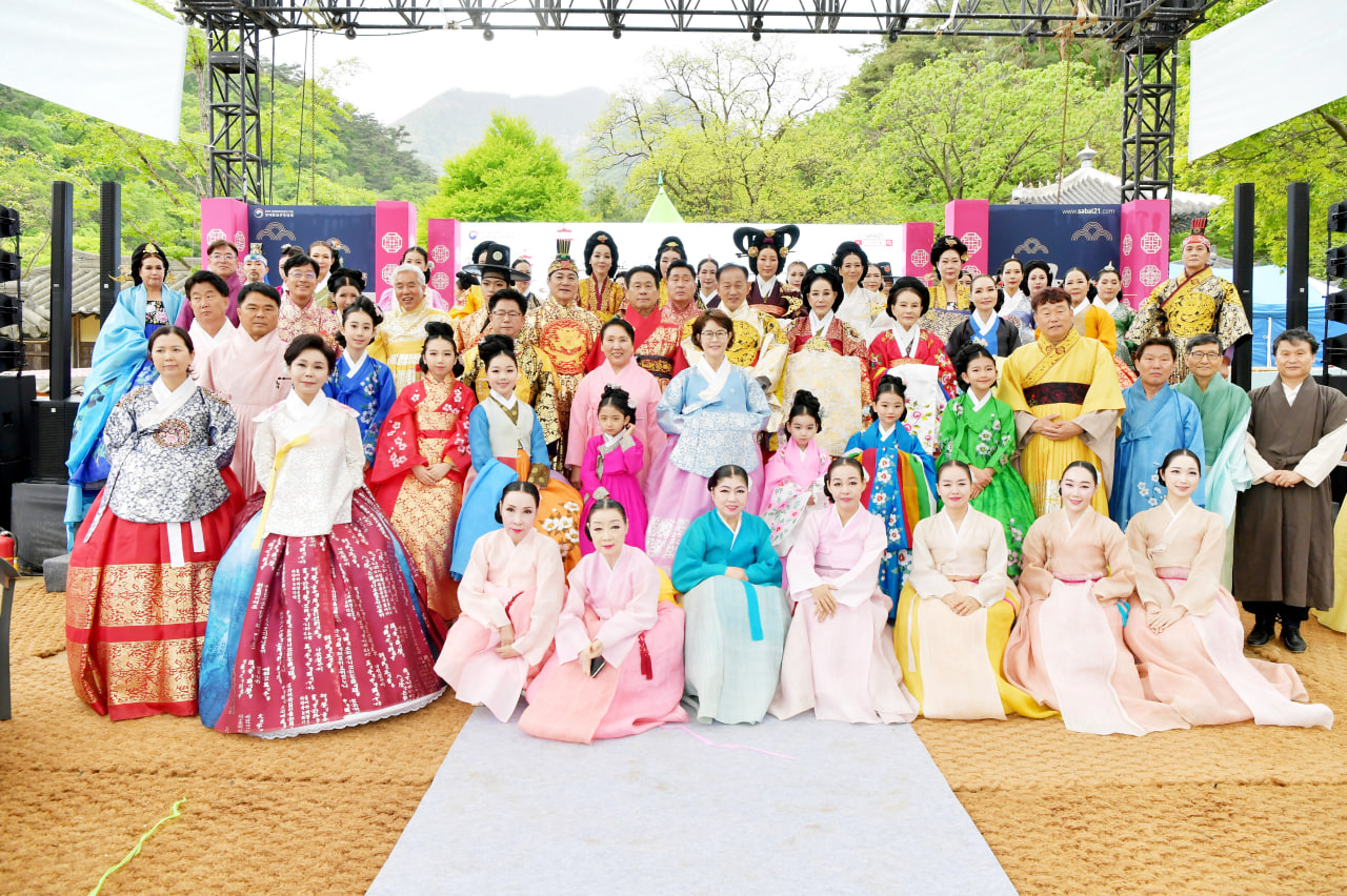 '2025 문경찻사발축제와 함께하는 한복패션쇼' 게시글의 사진(18) 'photo_24_2025-05-07_08-35-49.jpg' '2025 문경찻사발축제와 함께하는 한복패션쇼' 게시글의 사진(18) 'photo_24_2025-05-07_08-35-49.jpg'