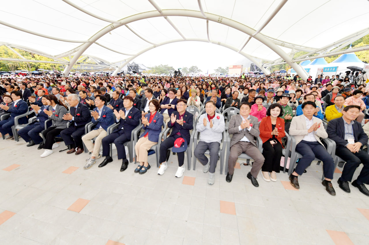 '2024 문경사과축제' 게시글의 사진(8) 'photo_9_2024-10-21_21-05-54.jpg' '2024 문경사과축제' 게시글의 사진(8) 'photo_9_2024-10-21_21-05-54.jpg'