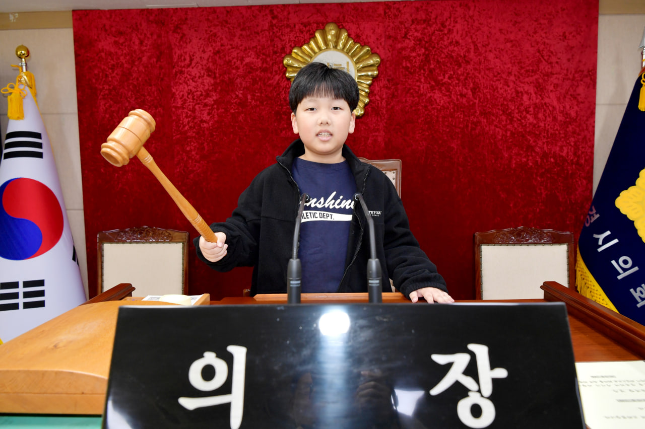 '문경교육지원청 주관 문경시의회 탐방' 게시글의 사진(18) 'photo_10_2024-11-24_11-46-25.jpg' '문경교육지원청 주관 문경시의회 탐방' 게시글의 사진(18) 'photo_10_2024-11-24_11-46-25.jpg'