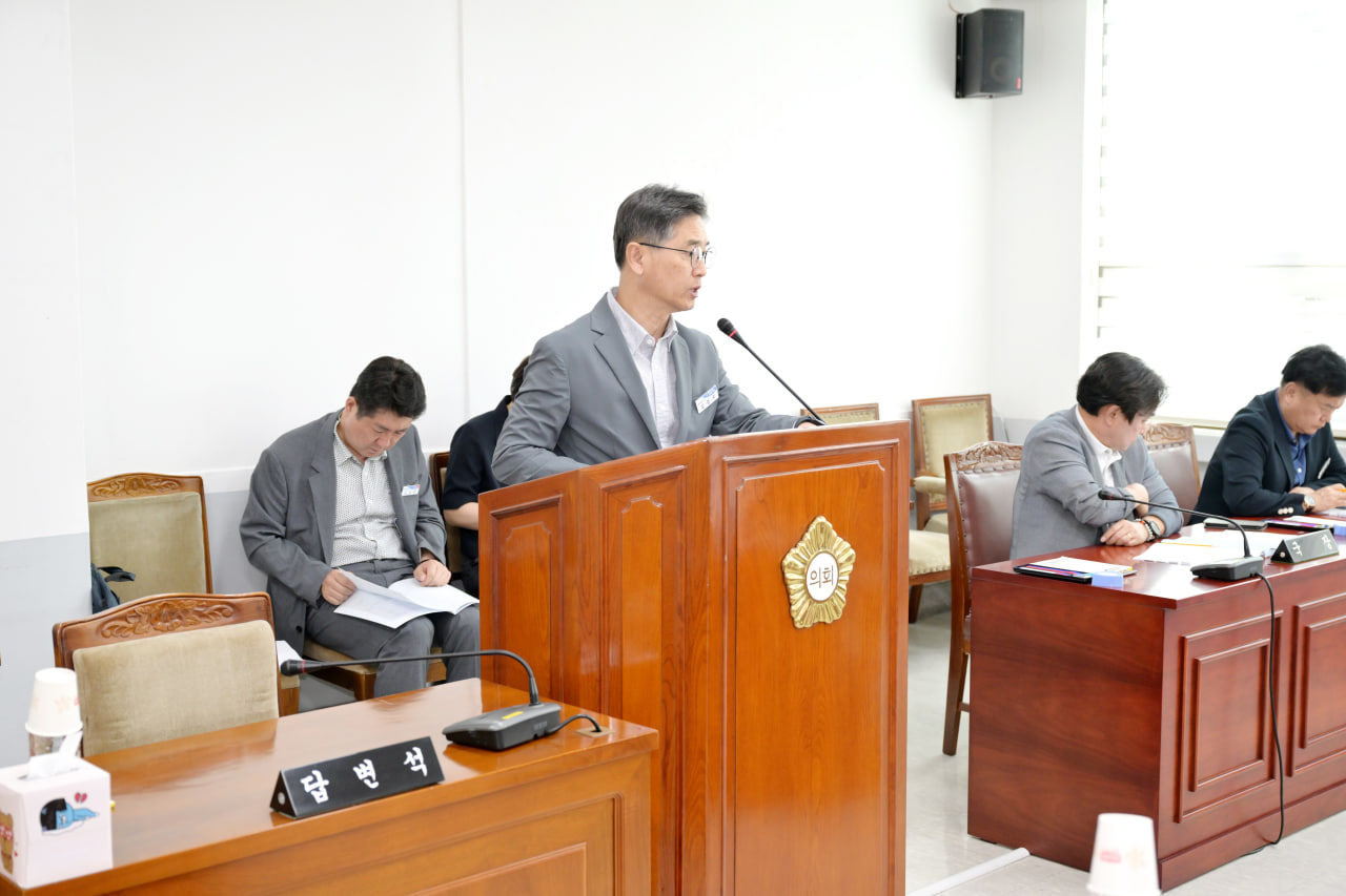 '제285회 문경시의회 제1차 정례회 산업건설위원회' 게시글의 사진(3) 'photo_11_2025-06-12_09-04-19.jpg' '제285회 문경시의회 제1차 정례회 산업건설위원회' 게시글의 사진(3) 'photo_11_2025-06-12_09-04-19.jpg'