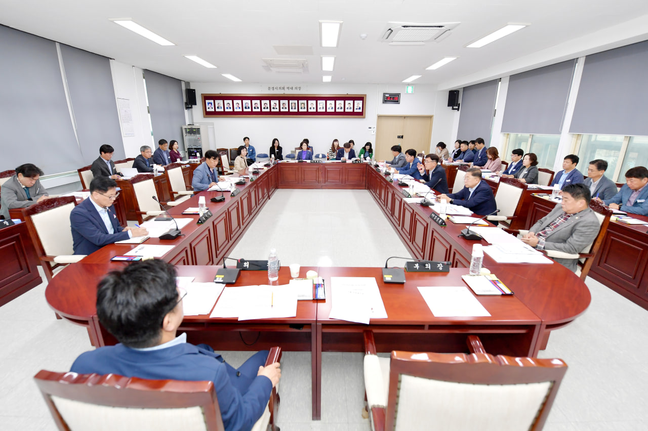 '10월 1차 의원협의회' 게시글의 사진(8) 'photo_1_2024-10-15_19-44-21.jpg' '10월 1차 의원협의회' 게시글의 사진(8) 'photo_1_2024-10-15_19-44-21.jpg'