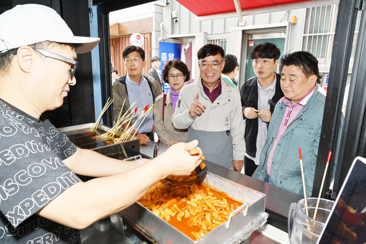 '빈점포활용방안연구회 현장 견학 - 경주 금리단길,황리단길' 게시글의 사진(9) 'photo_6_2024-10-21_20-51-56.jpg' '빈점포활용방안연구회 현장 견학 - 경주 금리단길,황리단길' 게시글의 사진(9) 'photo_6_2024-10-21_20-51-56.jpg'
